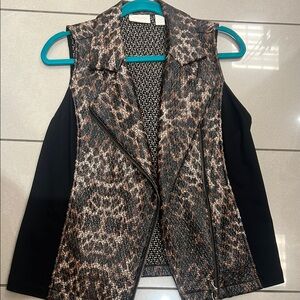 Chicos vest size 0 leopard
